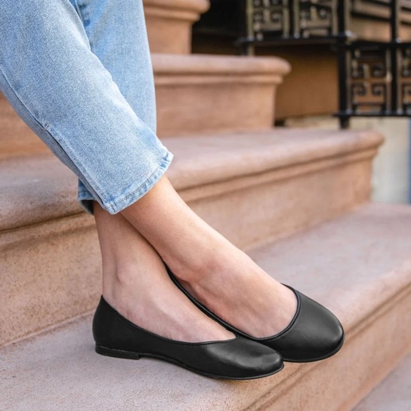 Thursday Boot Company Black Leather Everyday Feliz Slip On Ballet Flats Size 9 - Picture 1 of 11